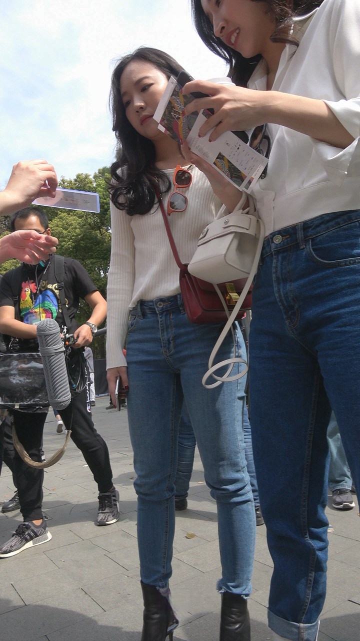 蓝色紧身牛仔裤美女DJ839[2.01G]