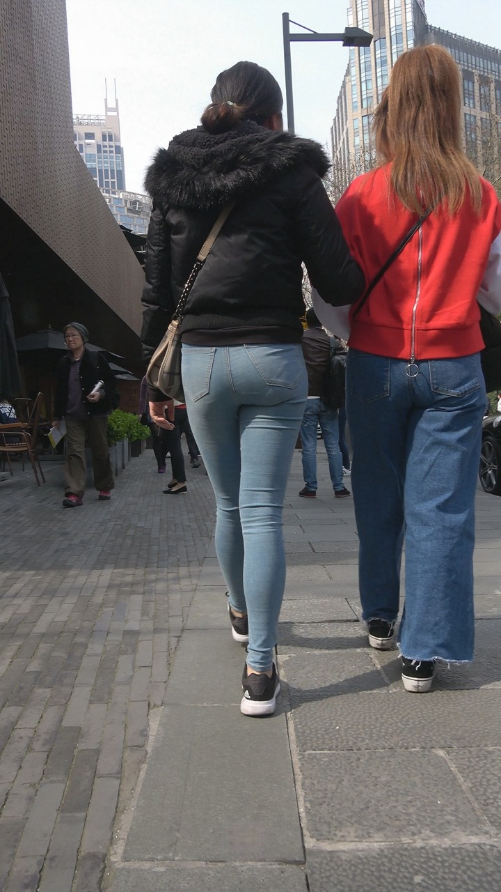 黑衣蓝色紧身牛仔裤妹子DJ837[2.61G]