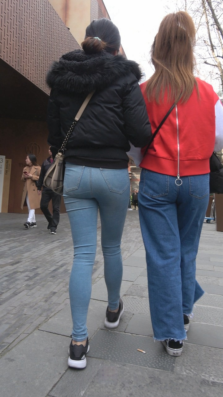 黑衣蓝色紧身牛仔裤妹子DJ837[2.61G]