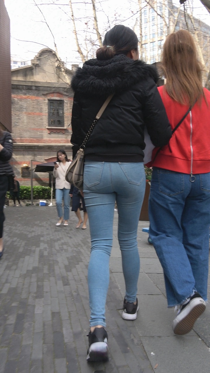 黑衣蓝色紧身牛仔裤妹子DJ837[2.61G]