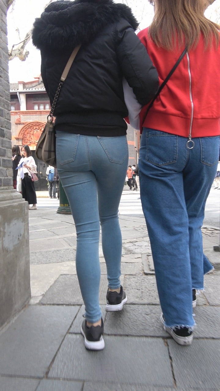 黑衣蓝色紧身牛仔裤妹子DJ837[2.61G]