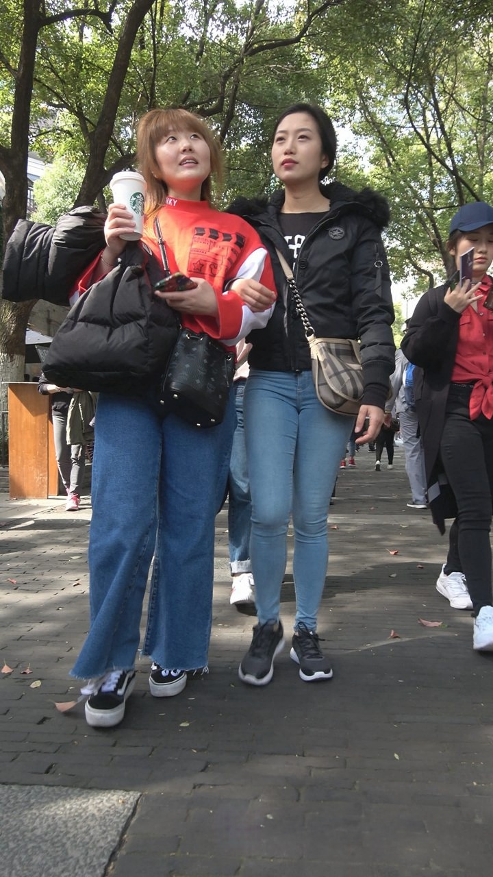 黑衣蓝色紧身牛仔裤妹子DJ837[2.61G]