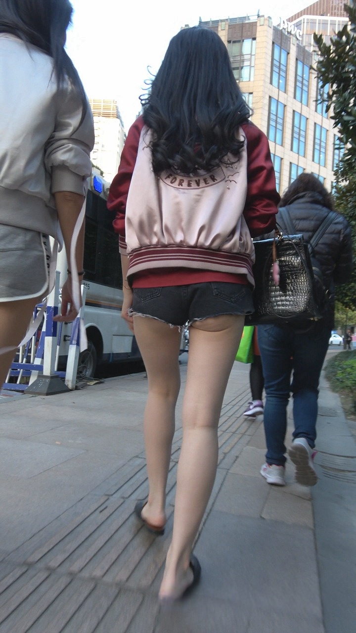 黑色热裤月牙美女DJ836[1.45G]