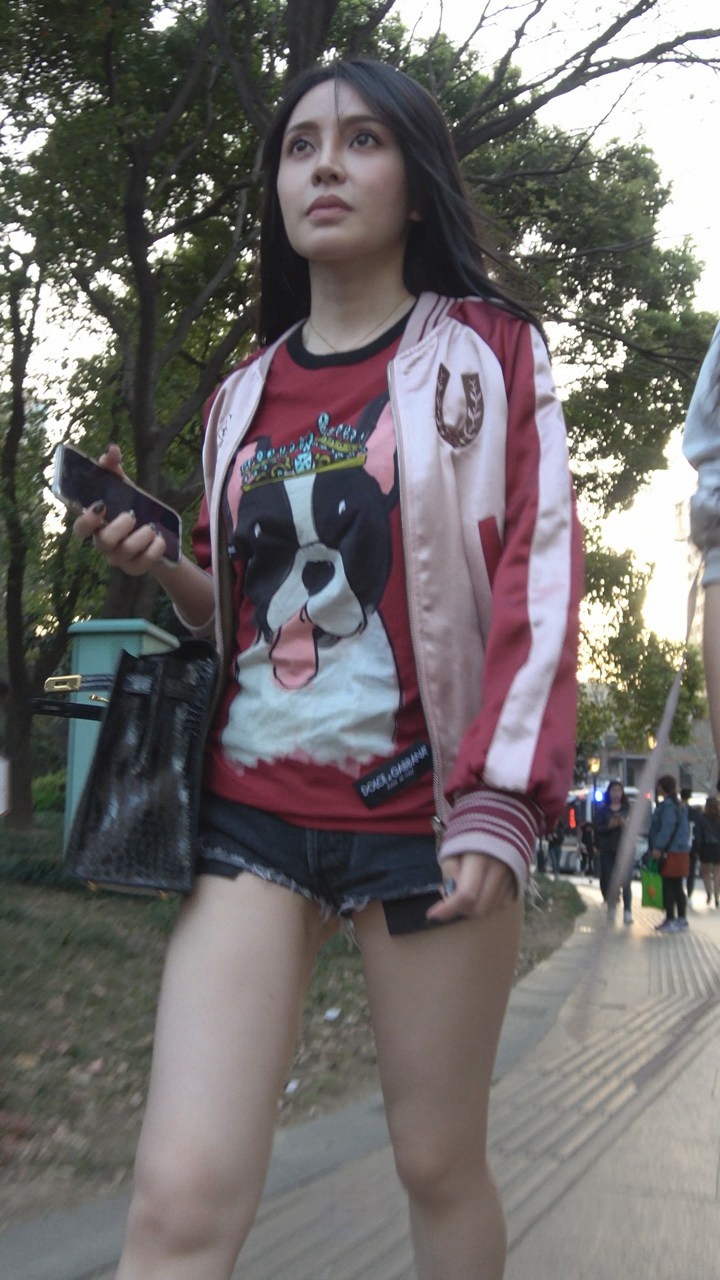 黑色热裤月牙美女DJ836[1.45G]