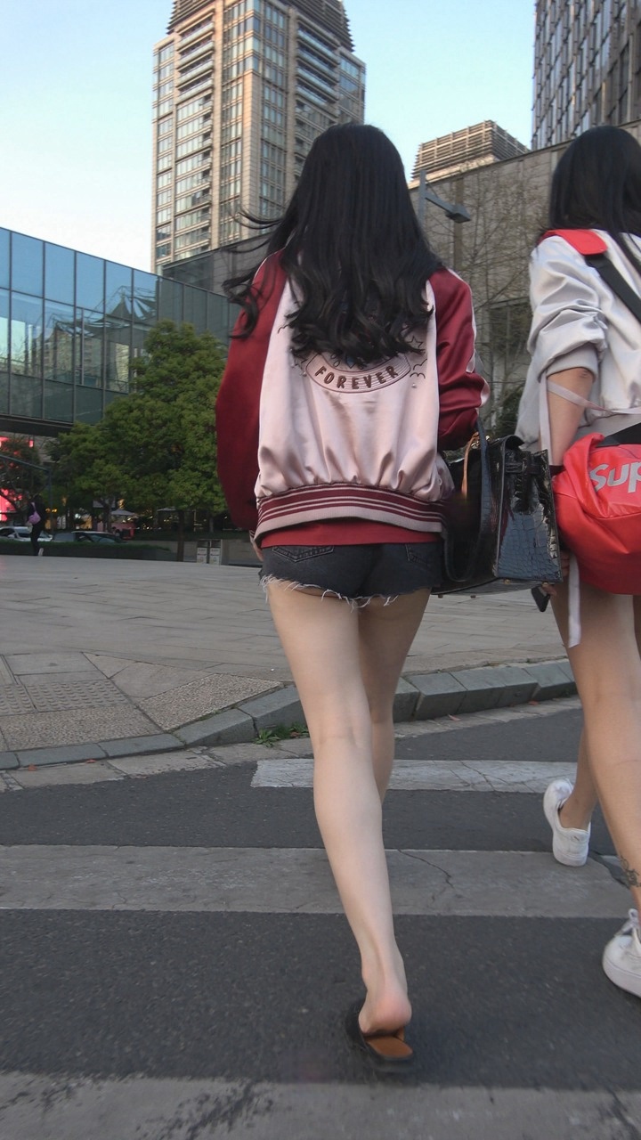 黑色热裤月牙美女DJ836[1.45G]