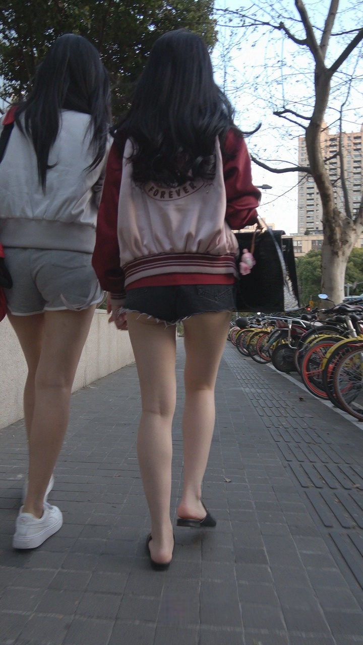 黑色热裤月牙美女DJ836[1.45G]