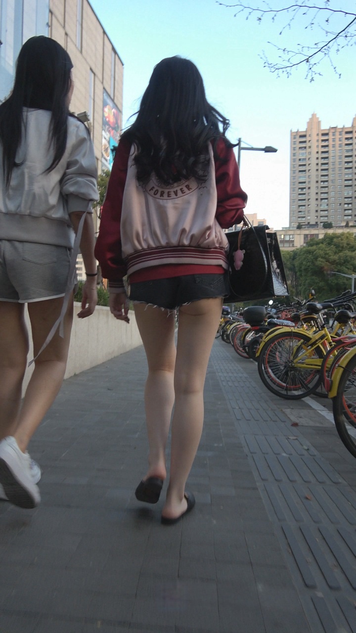 黑色热裤月牙美女DJ836[1.45G]