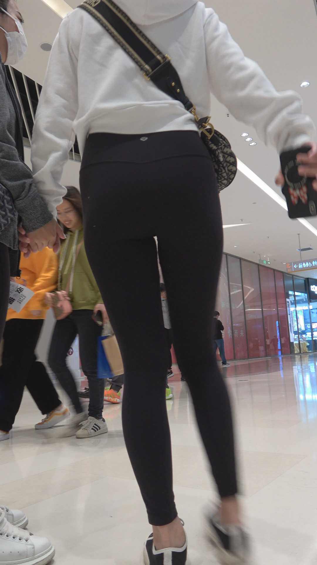 瑜伽翘臀小姐姐你行你来