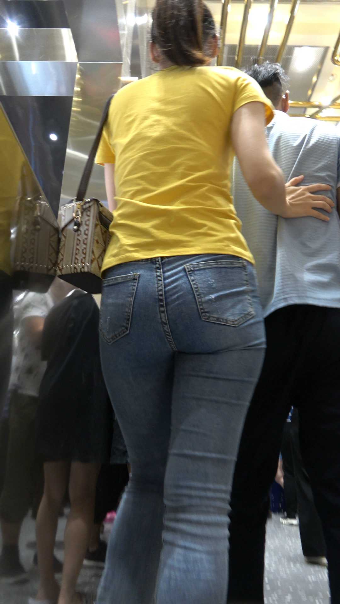 (积分190)春节献礼和男友一起买面包的性感女友