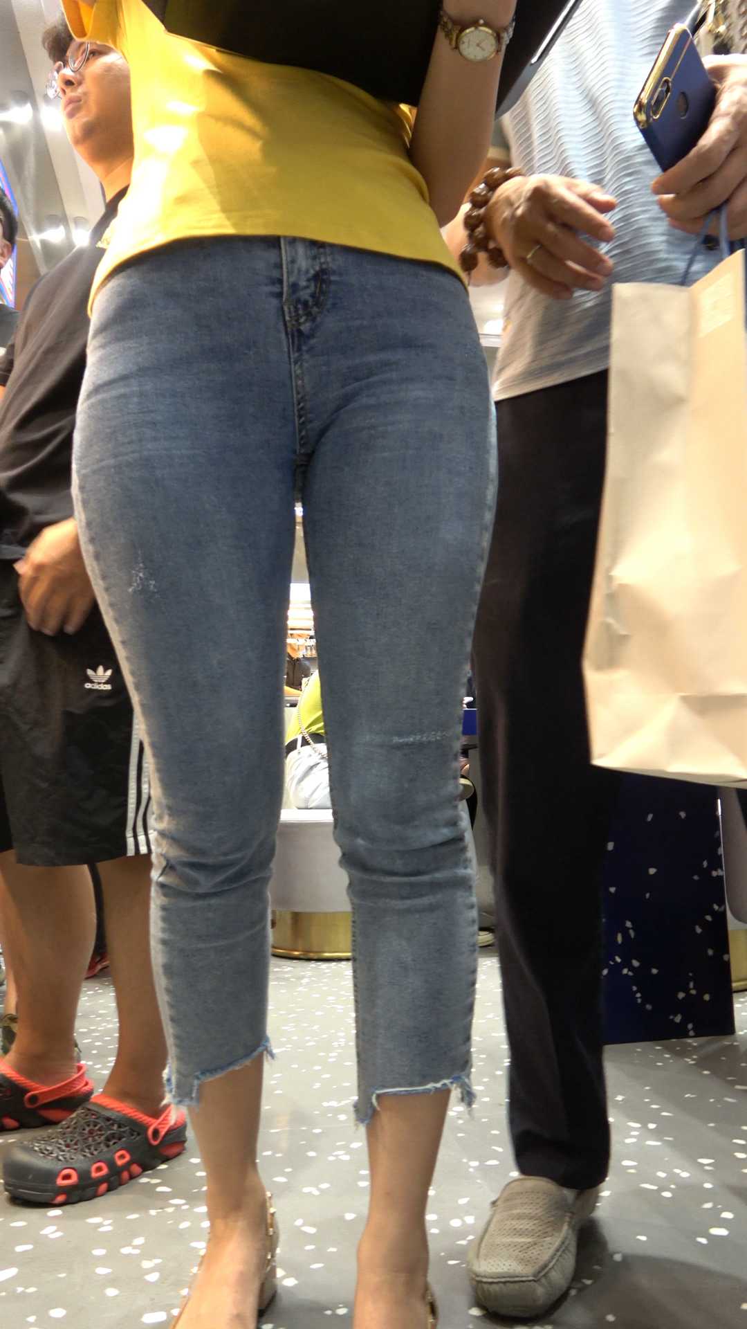 (积分190)春节献礼和男友一起买面包的性感女友