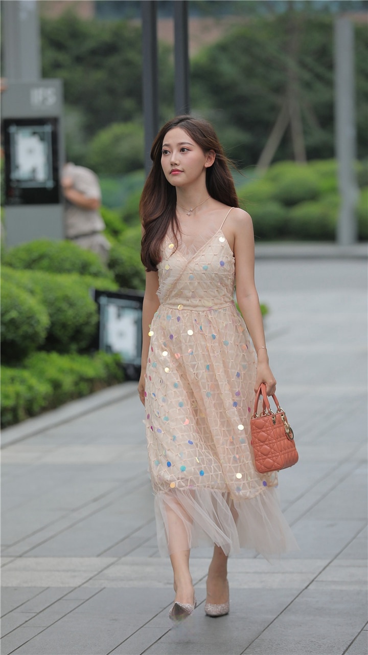 [套图+视频]太仙了美到没有对手街拍图片MJ324[601M]