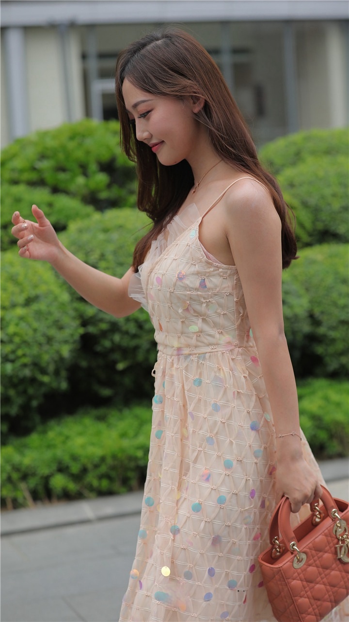 [套图+视频]太仙了美到没有对手街拍图片MJ324[601M]