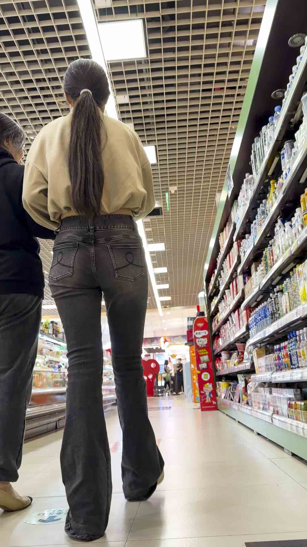 牛仔布料紧绷到极限（积分52）