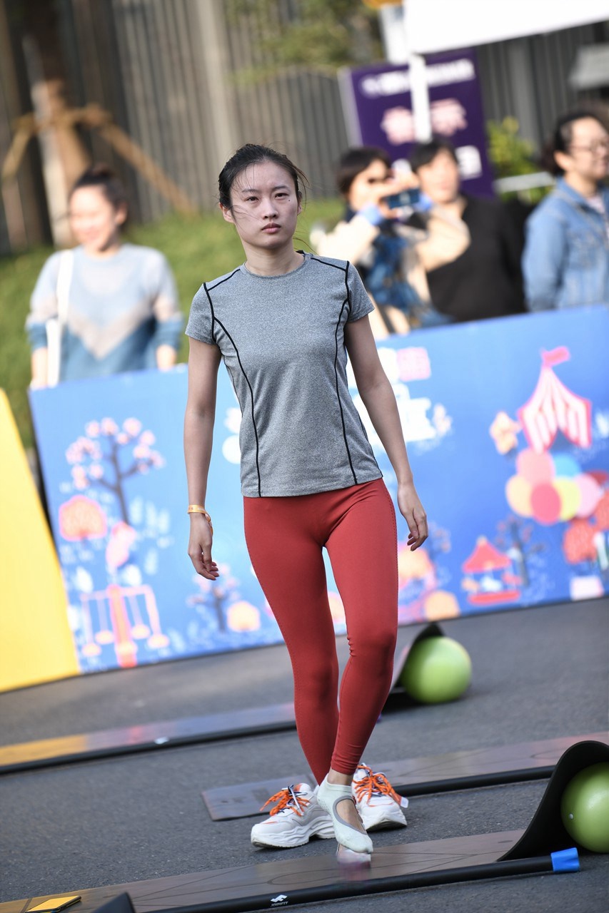 [套图+视频] 秋日中的酒红色MJ519