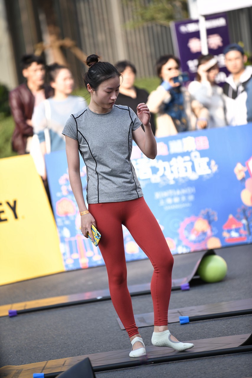 [套图+视频] 秋日中的酒红色MJ519