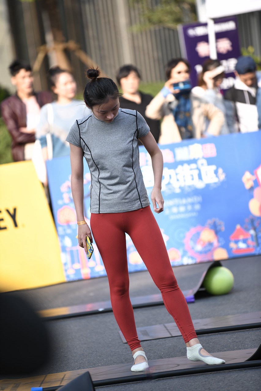 [套图+视频] 秋日中的酒红色MJ519