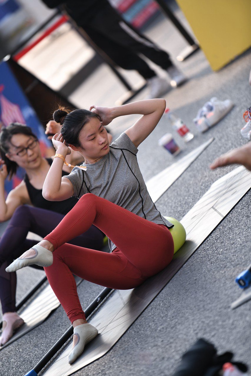 [套图+视频] 秋日中的酒红色MJ519