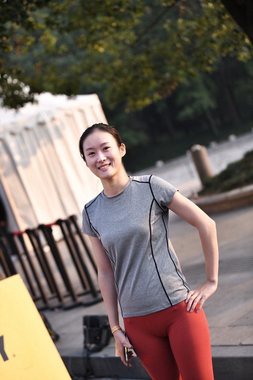 [套图+视频] 秋日中的酒红色MJ519