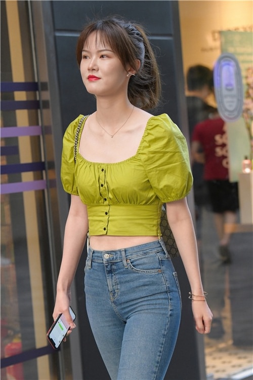 蓝色紧身牛仔裤小姐姐(124P)[3.49G/JPG]