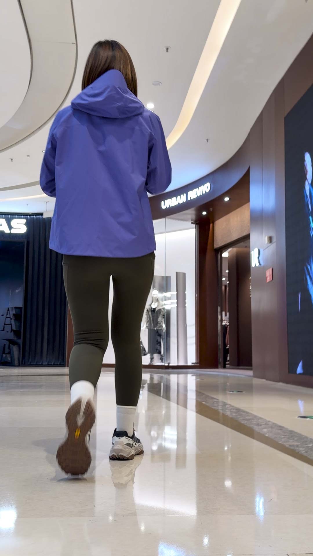 灰色包臀瑜伽少妇（积分54）