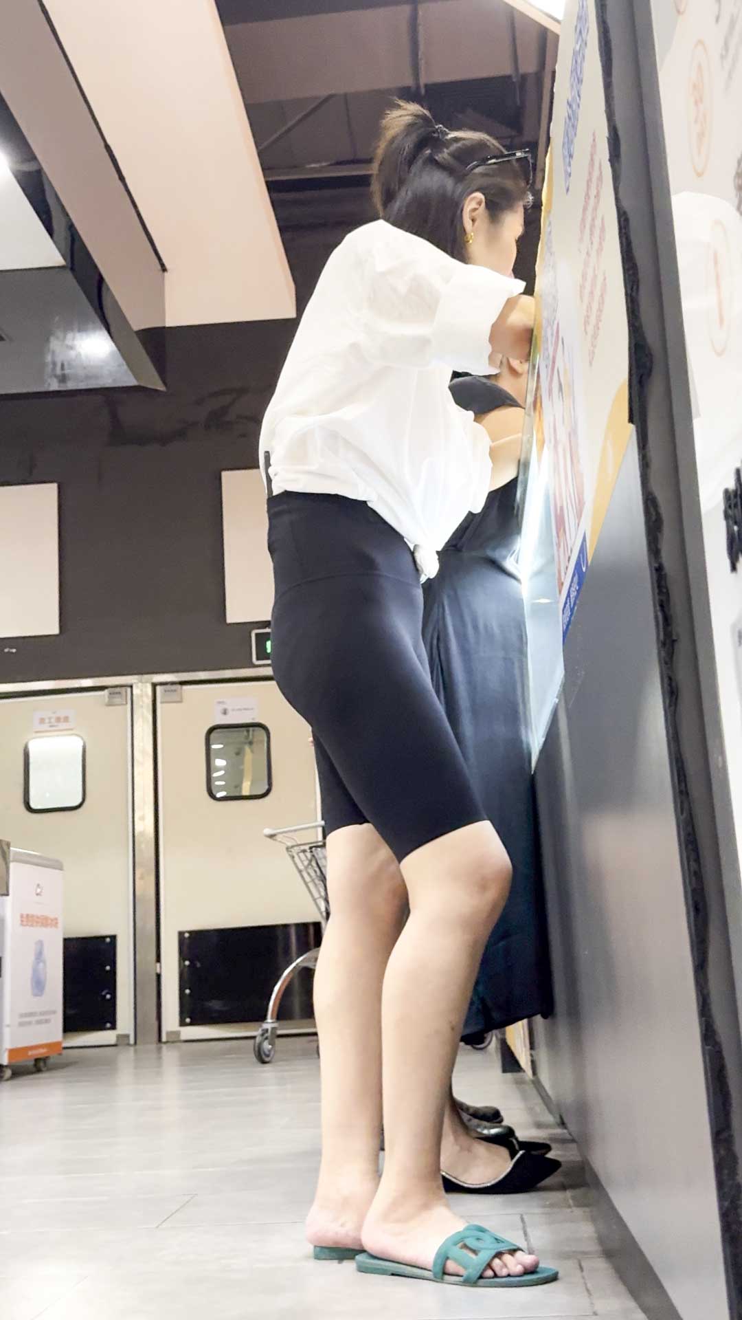 大屁股扭动后臀深邃如欲（积分235）