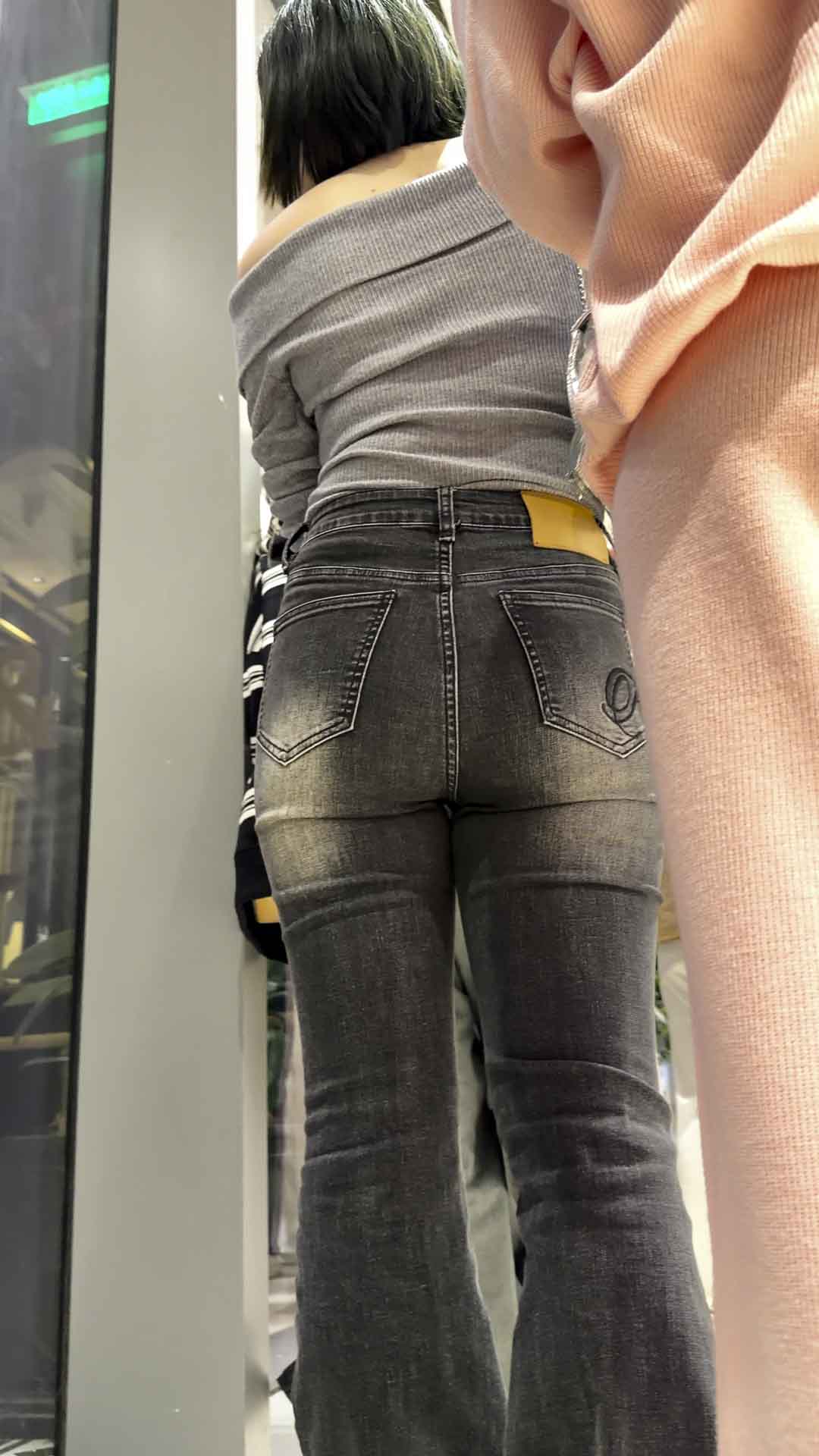 （积分115）深灰紧身牛仔裤蜜桃巨臀