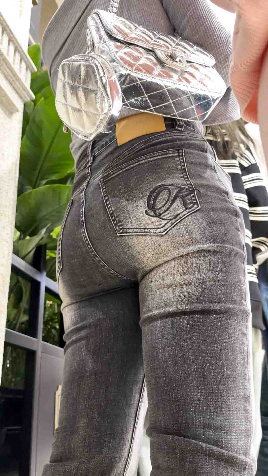 （积分115）深灰紧身牛仔裤蜜桃巨臀