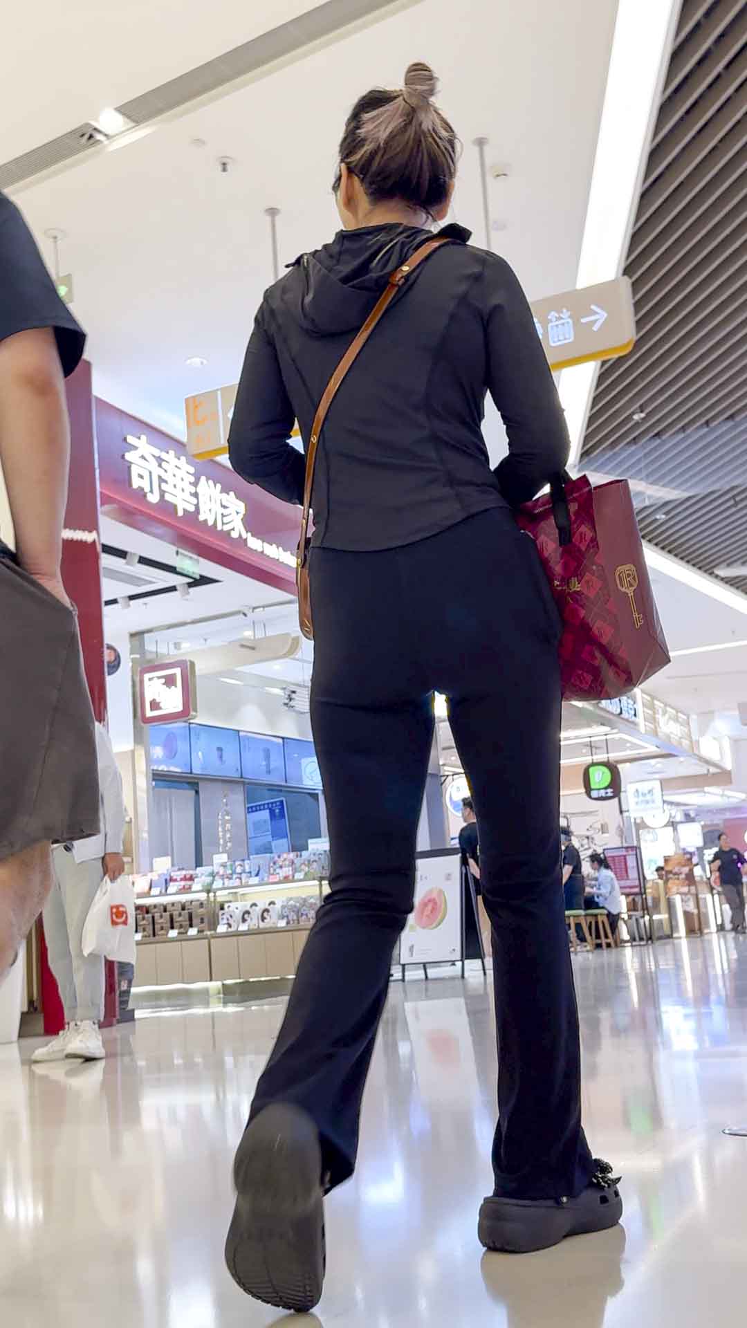 商场包臀瑜伽妹子(积分93)