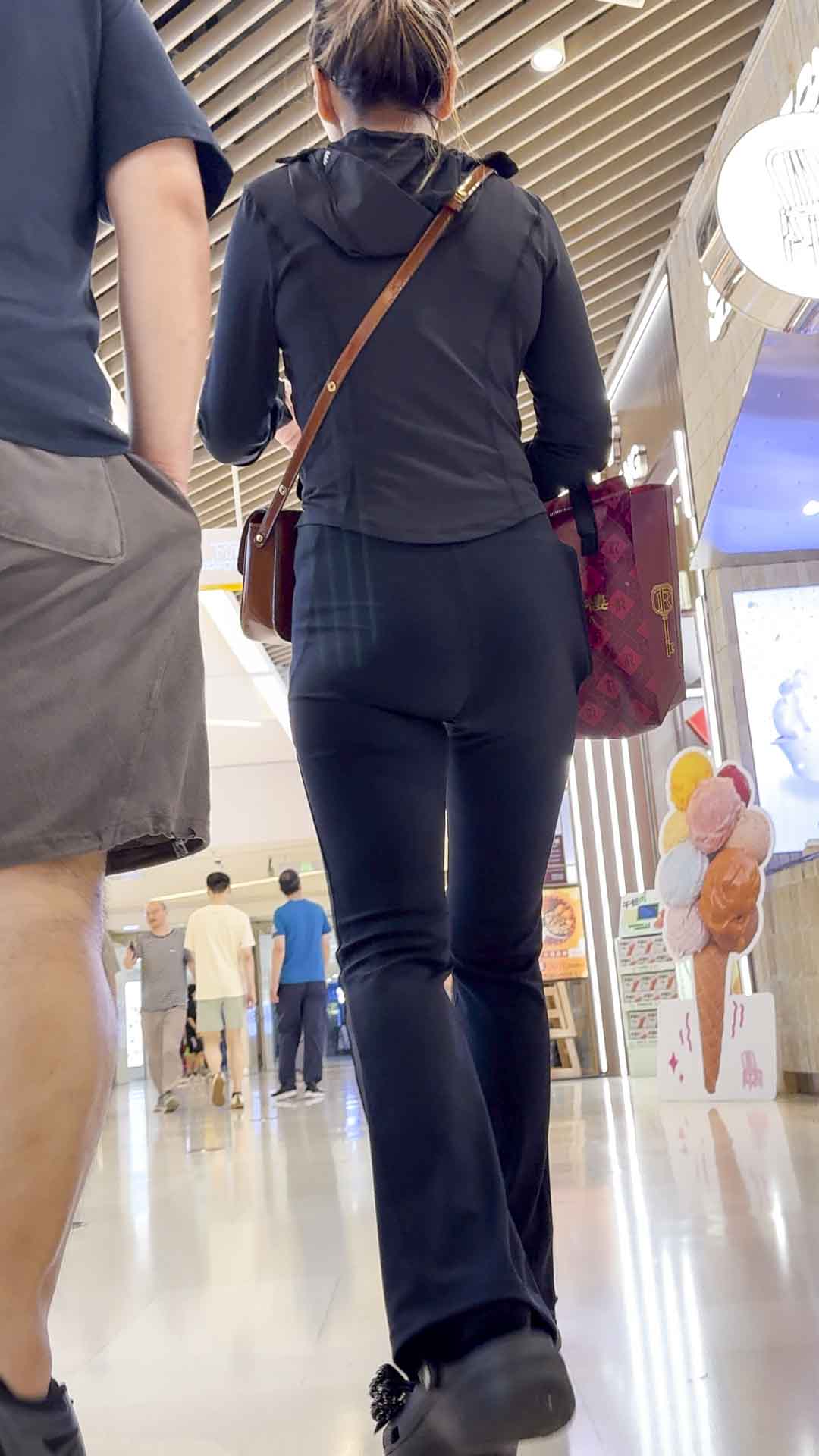 商场包臀瑜伽妹子(积分93)