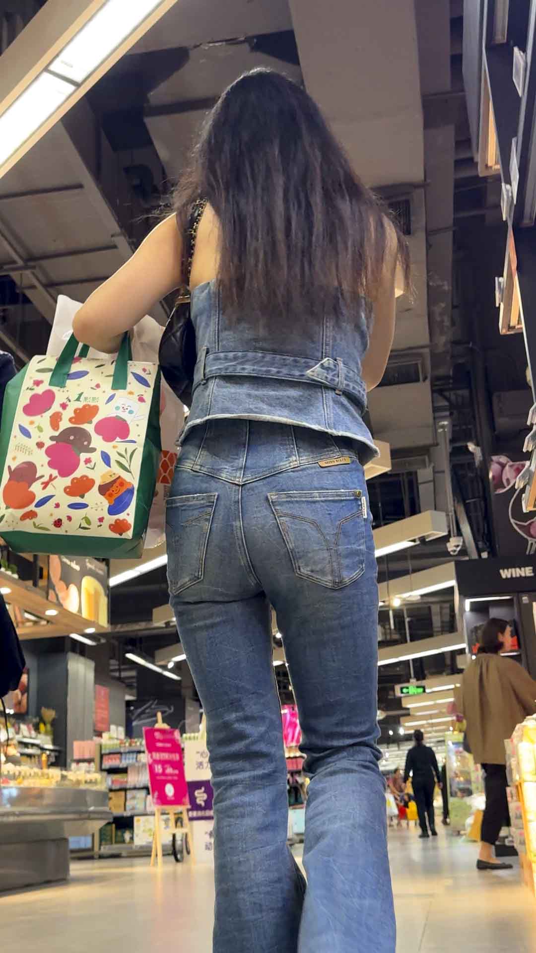 包臀牛仔长发小姐姐（积分134）