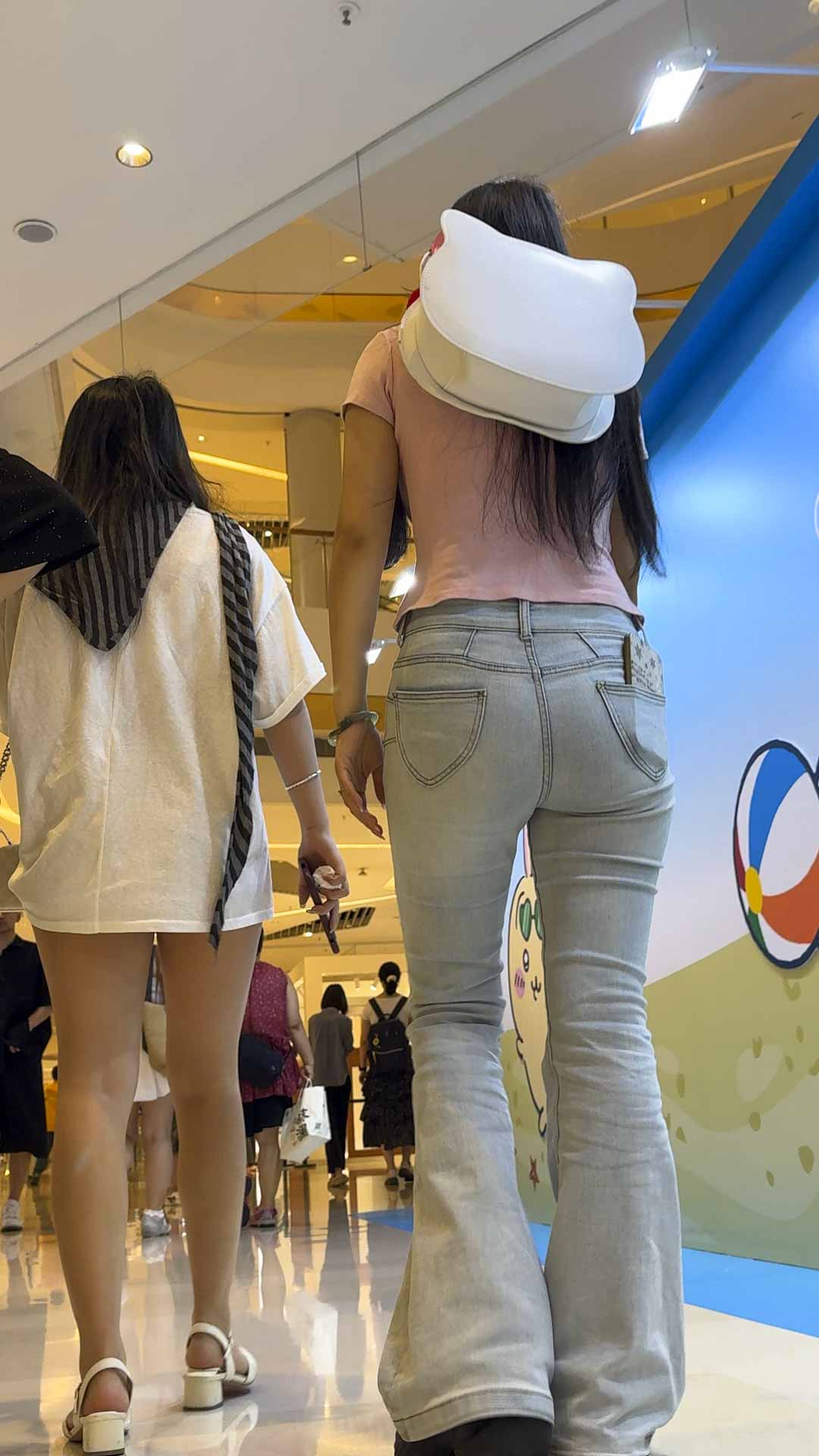 紧绷牛仔勾勒欲求满的臀（积分271）