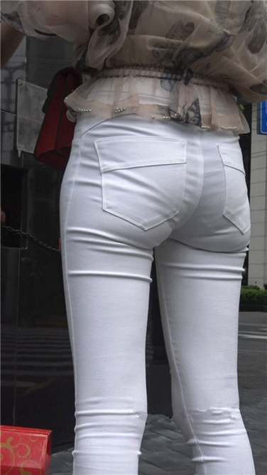 4K超清视频！干练紧身铅笔白裤美女[MP4/2GB]