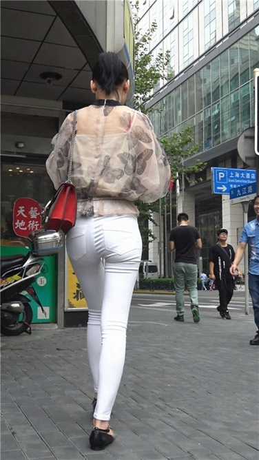 4K超清视频！干练紧身铅笔白裤美女[MP4/2GB]