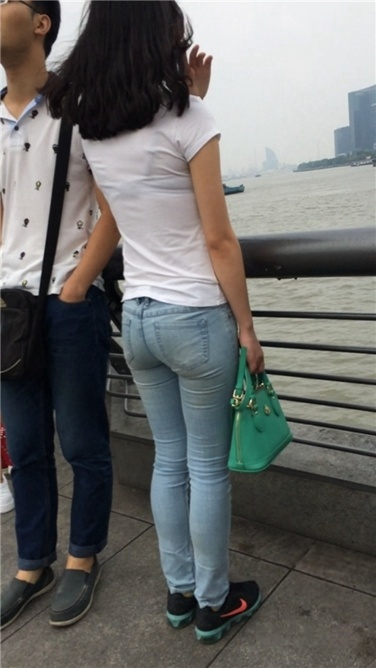 【NO3原创作品】观海的紧牛美女 [MP4/251MB]