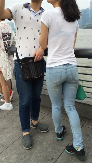 【NO3原创作品】观海的紧牛美女 [MP4/251MB]