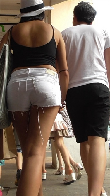 美MM大路背真是拼[MP4/1GB]