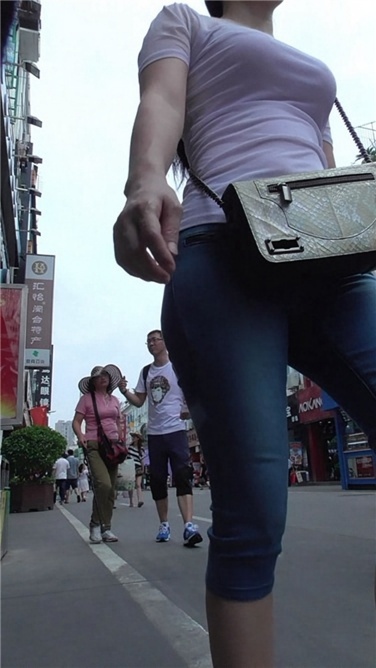 婀娜的熟女牛仔[MP4/703MB]