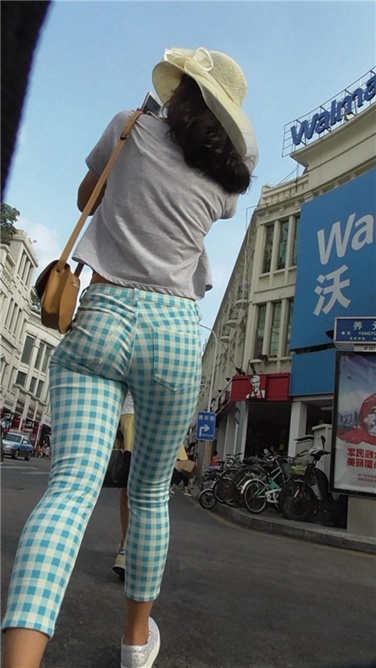 不多见的紧身花裤 [MP4/516MB]