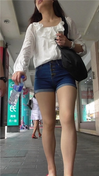 热裤丰屯女孩[MP4/640MB]