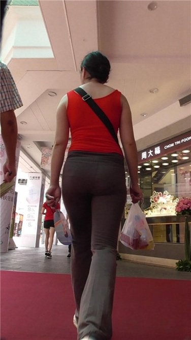 丰满紧致，红T惹眼[MP4/708MB]