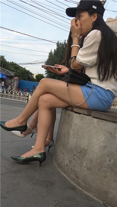 绿色高跟MT鸭舌帽熟女[MP4/1GB]