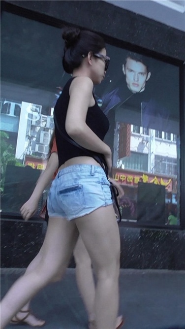 风sao牛仔热裤MM [MP4/423MB]