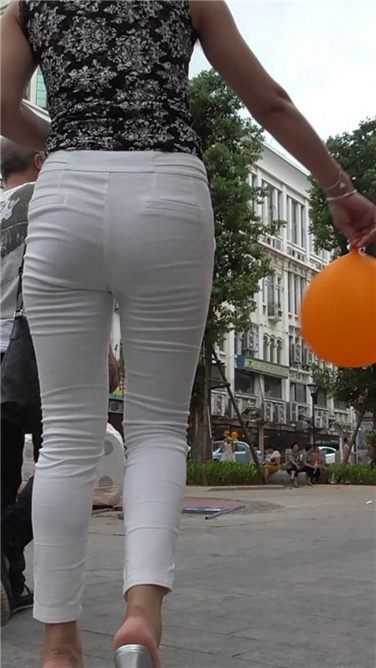白裤高跟MM[MP4/259MB]