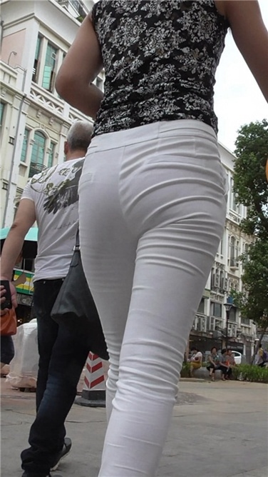 白裤高跟MM[MP4/259MB]