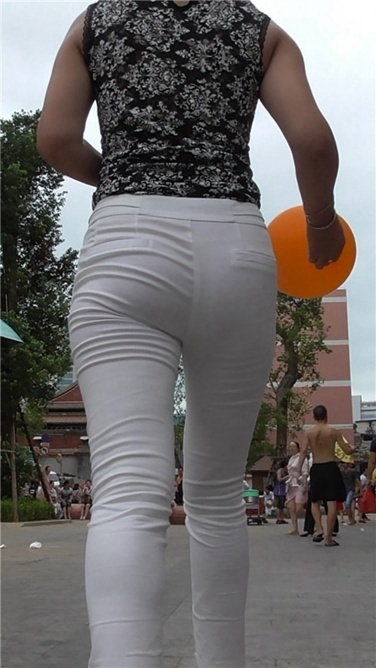 白裤高跟MM[MP4/259MB]