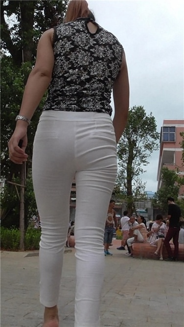 白裤高跟MM[MP4/259MB]