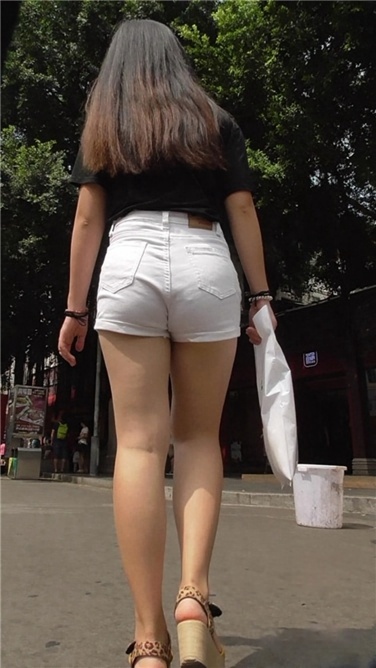 丰满彪悍白热裤[MP4/657MB] 