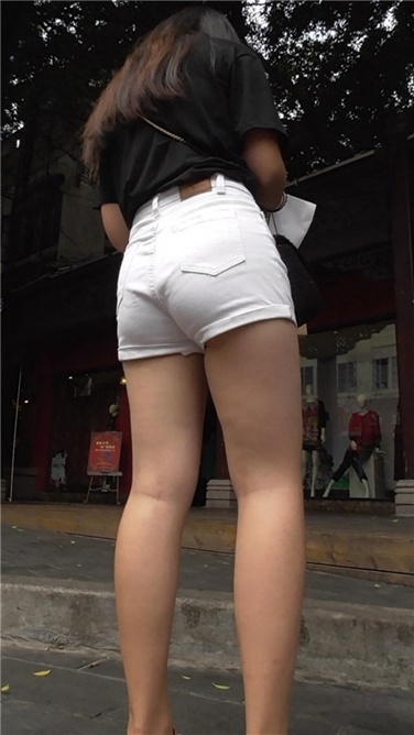 丰满彪悍白热裤[MP4/657MB] 