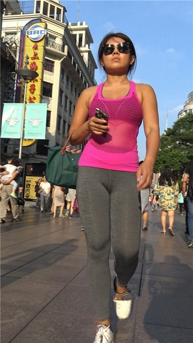 性感包臀紧身瑜伽裤三角美女 [MP4/2GB]