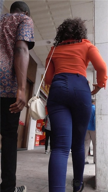 哟哟切克闹，黑妞来一发 [MP4/165MB]